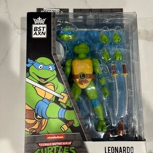 Teenage Mutant Ninja Turtles Leonardo Action Figure - Green and Blue